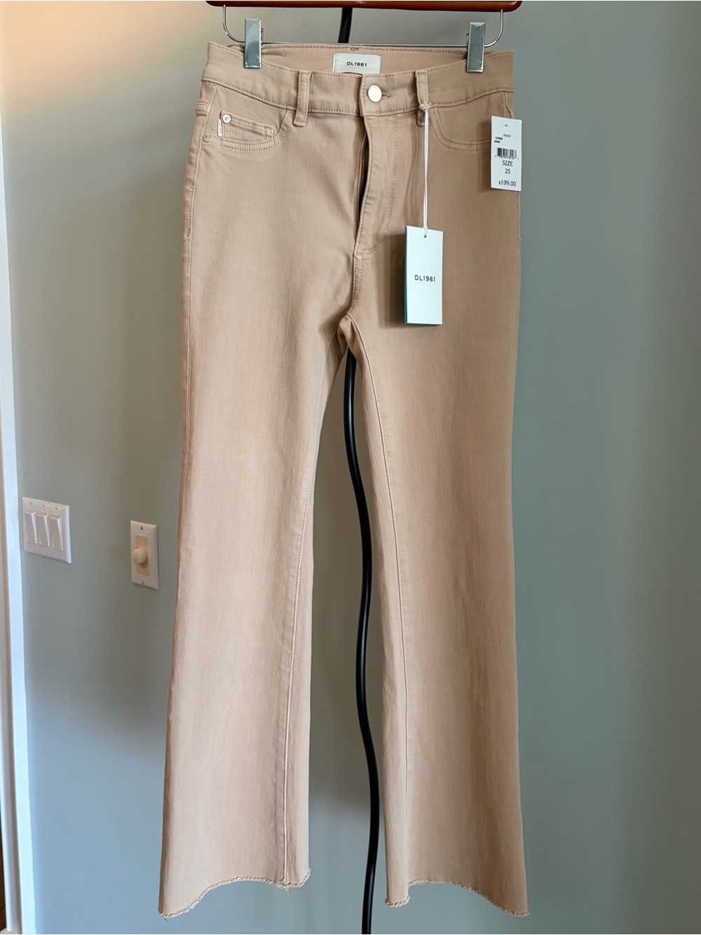 NWT DL1961
BRIDGET HIGH RISE BOOTCUT INSTASCULPT JEANS